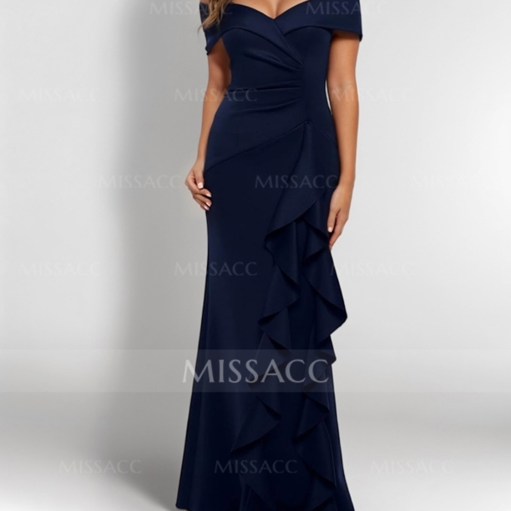 Beautiful Brand New Navy Missac Dress